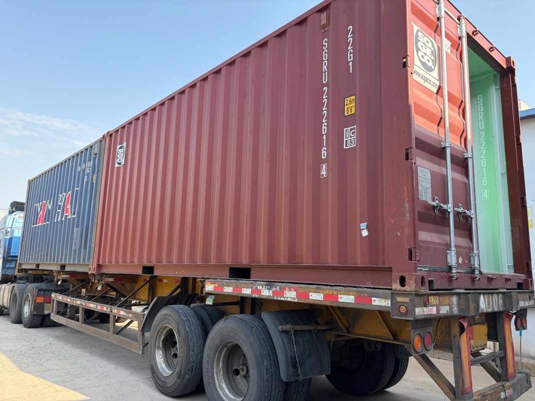 Một container lưới che nắng đầy đủ được vận chuyển đến Nhật Bản sáng nay